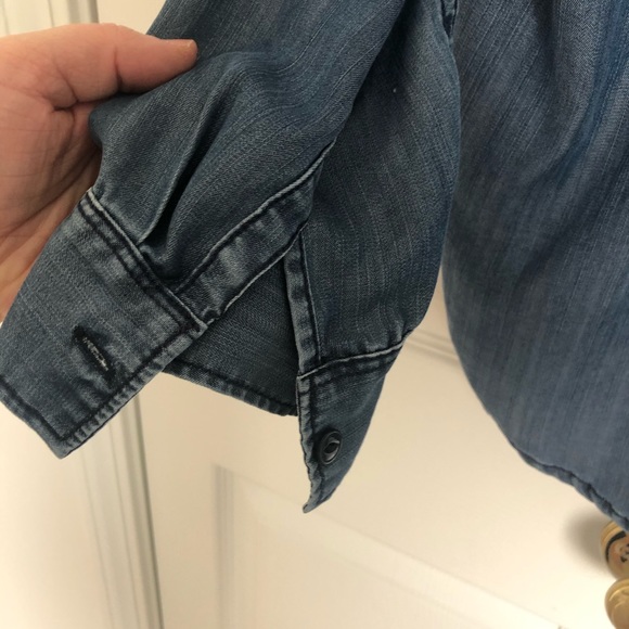 GAP chambray button down - Picture 4 of 6